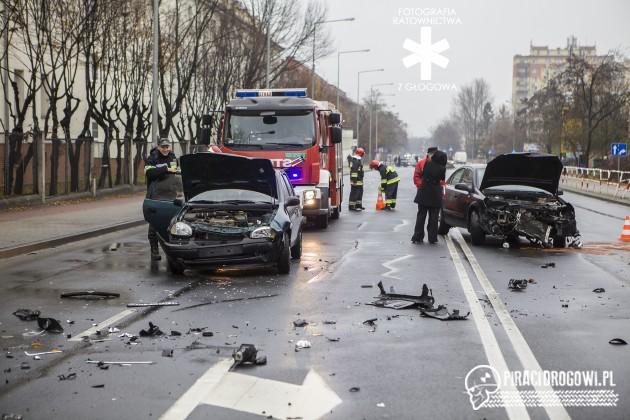 Zderzenie 3 samochodów- łuk Wojska Polskiego w Głogowie!