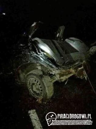 Cztery osoby zginęły po tym, jak rozpędzone BMW uderzyło w drzewo!
