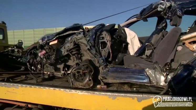 Wjechał na autostradę pod prąd. Doszło do czołowego wypadku z ciężarówką!