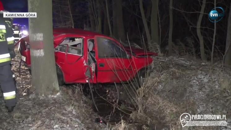Dwie osoby zginęły, trzy są ranne. Trudne warunki na drogach Dolnego Śląska.