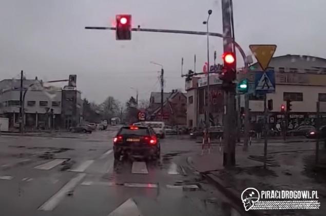 Pedały, kierownica, zmiana biegów... na kierunkowskazy nie starczyło już uwagi
