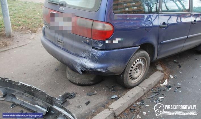 Szalona jazda pijanego kierowcy. 24-latek uszkodził 19 samochodów!