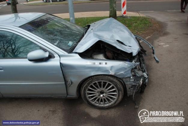 Szalona jazda pijanego kierowcy. 24-latek uszkodził 19 samochodów!