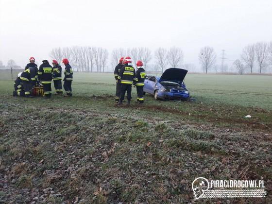 Groźne dachowanie seata w Sławicach pod Opolem!
