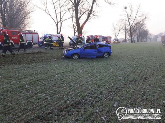Groźne dachowanie seata w Sławicach pod Opolem!