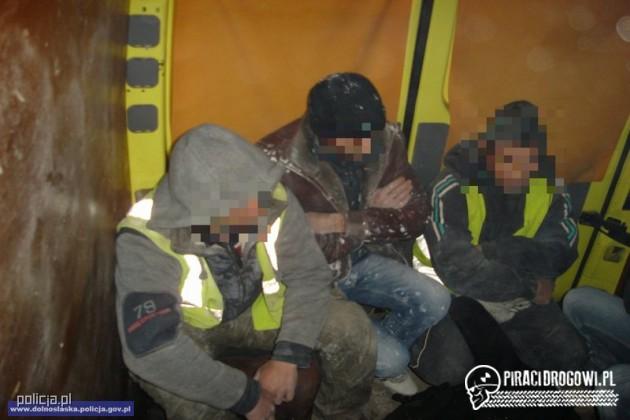 21 osób podróżowało busem, zarejestrowanym na 3 osoby!