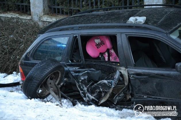 Pijana kierująca BMW rozbiła się na... drugim BMW!