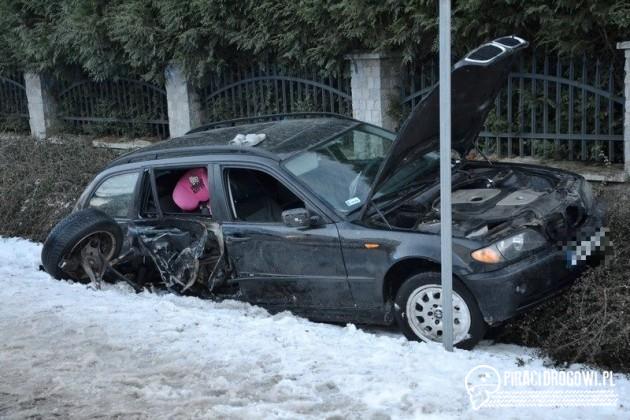 Pijana kierująca BMW rozbiła się na... drugim BMW!