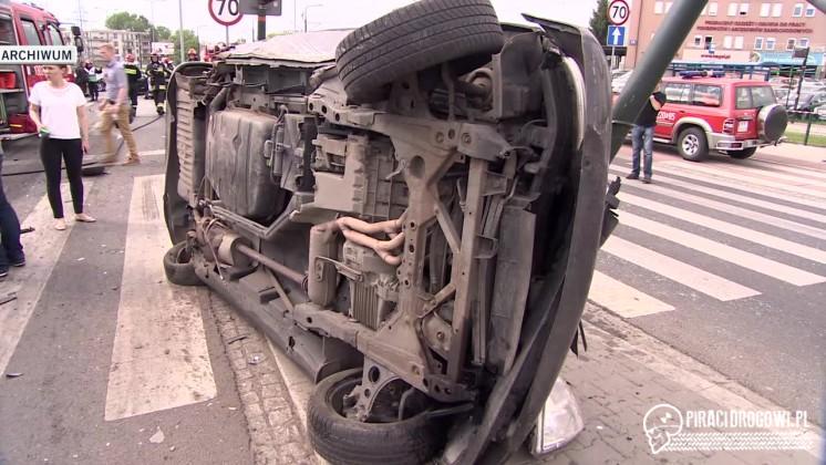 Staranował 18 samochodów, wjeżdżając na skrzyżowanie na czerwonym świetle!