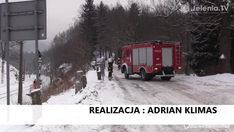 Nie dostosowała prędkości, wpadła w poślizg i zjechała ze skarpy.
