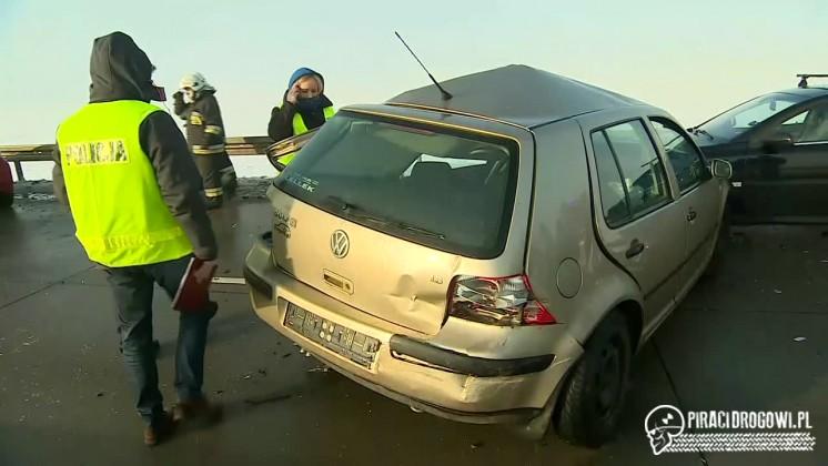 Karambol 25 samochodów na łączniku do A4 koło Świdnicy!