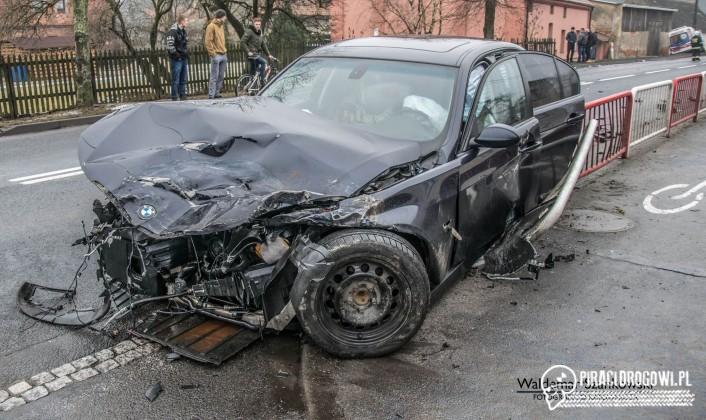 Wypadek karetki pogotowia ratunkowego i BMW!