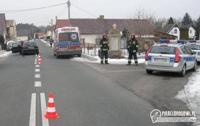 Dwie osoby ranne po wypadku. Sprawcę pobito kulą ortopedyczną...