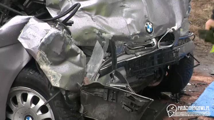 Czołowy wypadek BMW z autobusem miejskim! 13 osób rannych.