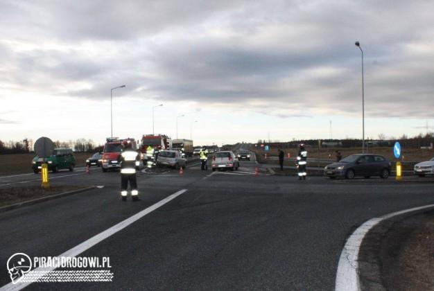 Zderzenie dwóch osobówek na zjeździe z A4!