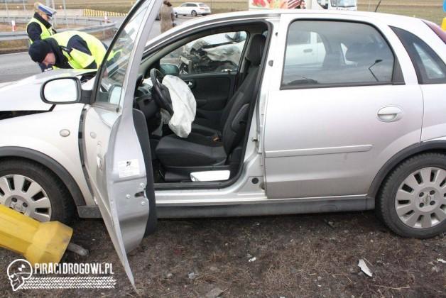 Zderzenie dwóch osobówek na zjeździe z A4!