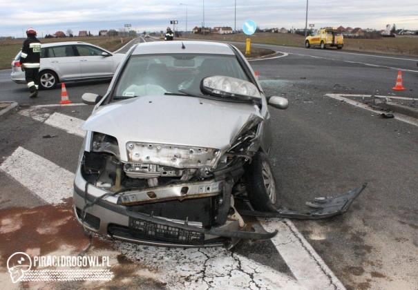 Zderzenie dwóch osobówek na zjeździe z A4!