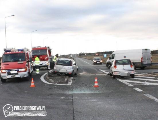 Zderzenie dwóch osobówek na zjeździe z A4!